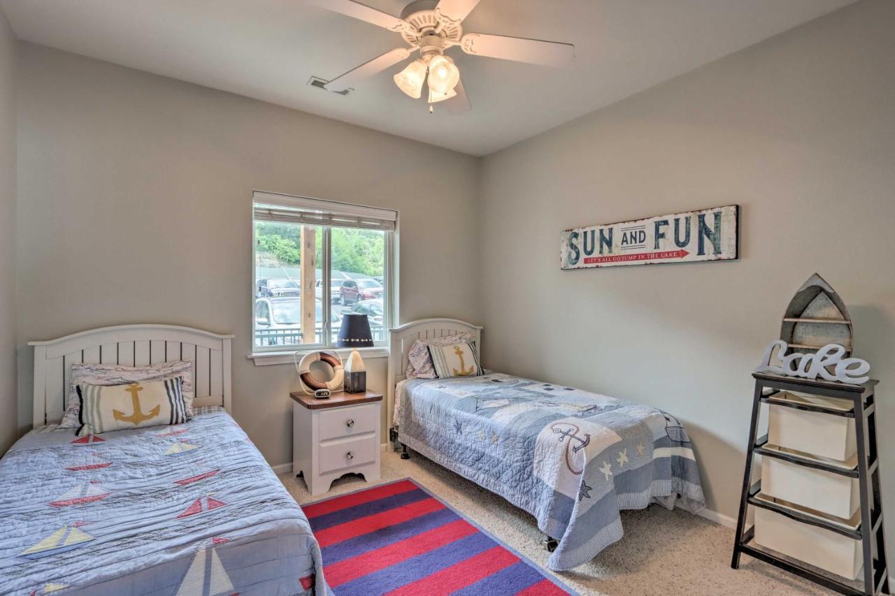 Lakefront Ozark Condo With Balcony And Seasonal Pool! Camdenton Ngoại thất bức ảnh